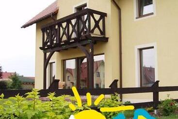 پانسیون Willa Axla Z Werandą Ogrodem I Parkingiem