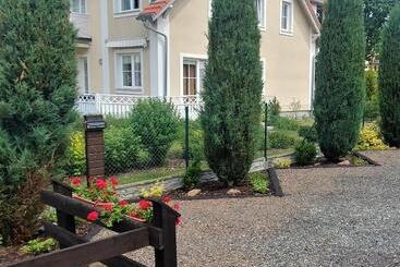 پانسیون Willa Axla Z Werandą Ogrodem I Parkingiem