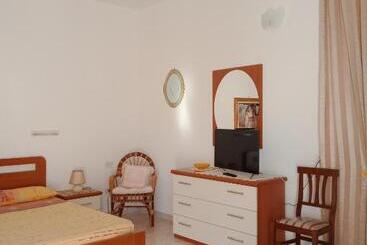 مبيت وإفطار Beb Villa Dora