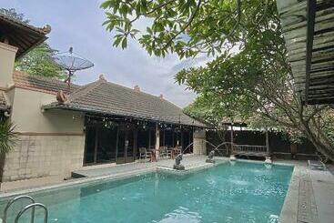 Chrome Hotel & Resort Solo