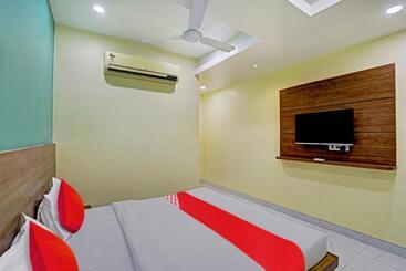 Flagship Hotel Royal Plus