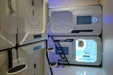 هتل کپسول Apollo Capsule