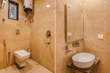 Fabhotel Grand Villa