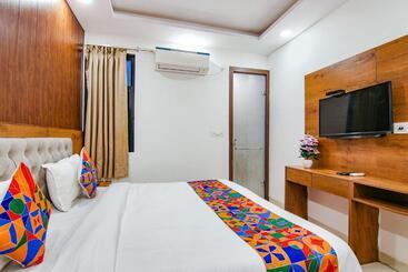 Fabhotel Grand Villa