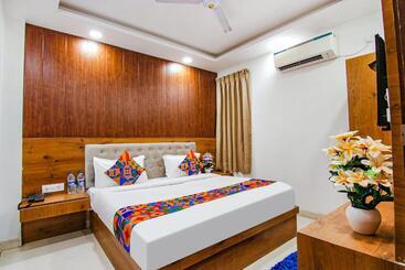 Fabhotel Grand Villa