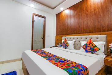 Fabhotel Grand Villa
