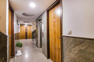 Fabhotel Grand Villa