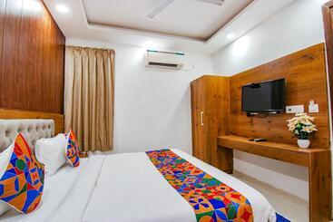 Fabhotel Grand Villa