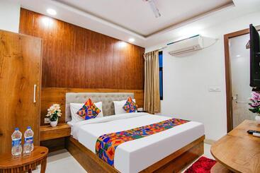 Fabhotel Grand Villa