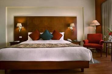 Fabhotel Grand Villa