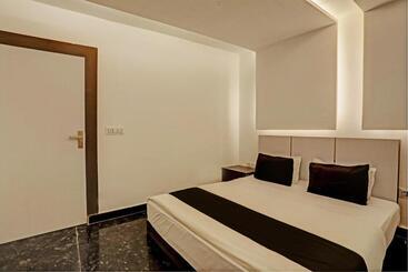 Fabhotel Grand Villa