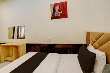 Fabhotel Grand Villa