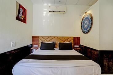 Fabhotel Grand Villa