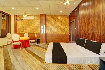 Fabhotel Grand Villa