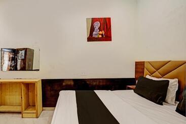 Fabhotel Grand Villa