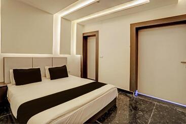 Fabhotel Grand Villa