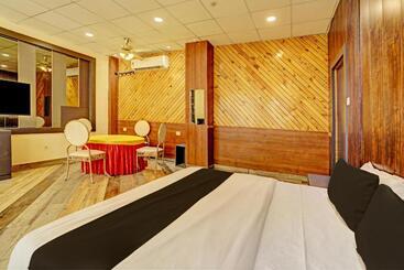 Fabhotel Grand Villa