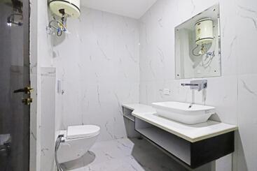 Fabhotel Grand Villa