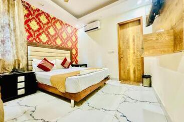 Fabhotel Grand Villa