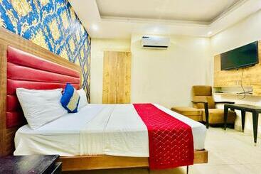 Fabhotel Grand Villa