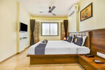 Fabhotel Grand Villa