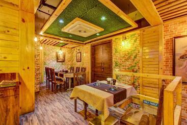 Fabhotel Grand Villa