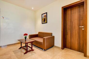 Fabhotel Grand Villa