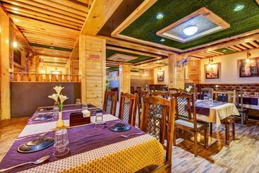 Fabhotel Grand Villa