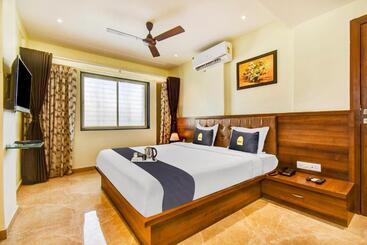 Fabhotel Grand Villa