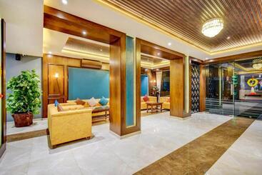 Fabhotel Grand Villa