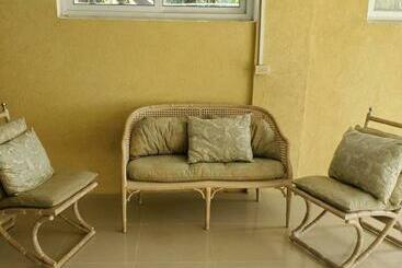 پانسیون Comfy Guest Rooms