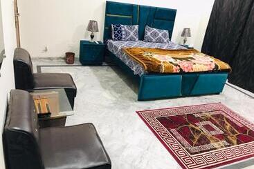 پانسیون Kashee S Lodges 2