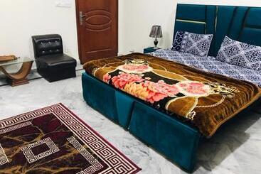 پانسیون Kashee S Lodges 2