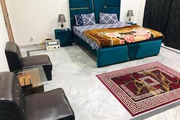 پانسیون Kashee S Lodges 2