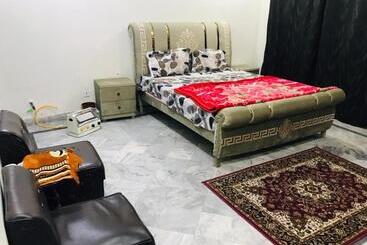 پانسیون Kashee S Lodges 2