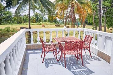پانسیون Titchfield Guest House