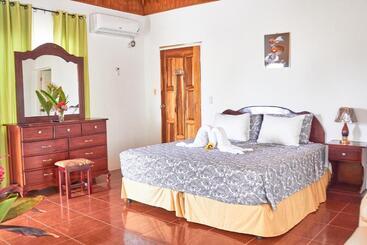 پانسیون Titchfield Guest House