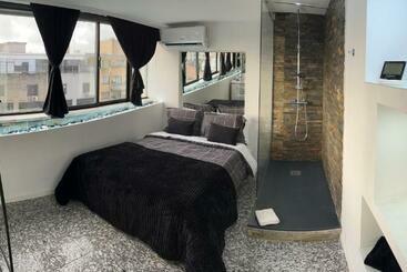 هاستل Modern Room With Indoor Shower Near The River Quarto Moderno Com Duche Interior Próximo Da Ribeira