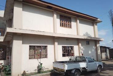 هتل Kinyaiya S Farm Lodge