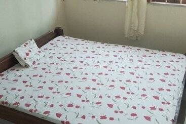 هتل Kinyaiya S Farm Lodge