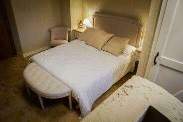 1870 Bed & Breakfast