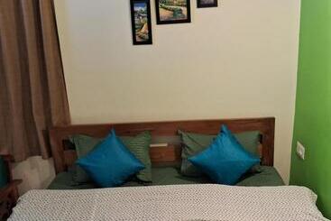 تختخواب و صبحانه The Moon Light Home Stay