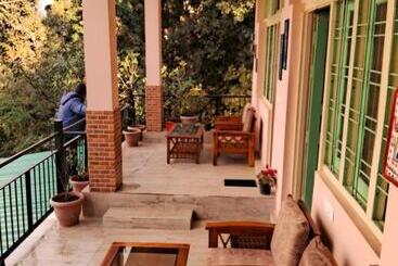 تختخواب و صبحانه The Moon Light Home Stay