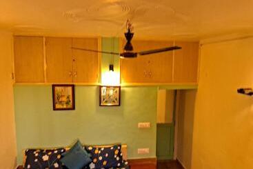 تختخواب و صبحانه The Moon Light Home Stay