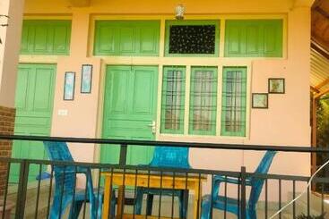 تختخواب و صبحانه The Moon Light Home Stay