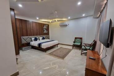 Grand Hotel Quetta