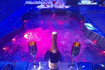 هتل Le Clos D Iris