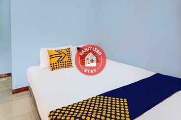 ホテル Spot On 92168 Kost Pak Suyatno Syariah
