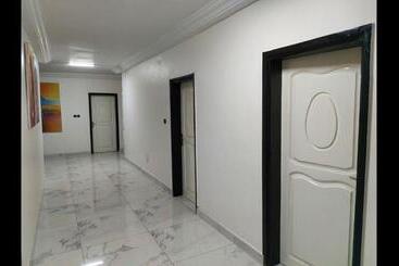 پانسیون Room In Guest Room   Deluxe Twin Beds That Sleeps 3 In Royal Blue Guest House And Bar
