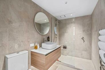 هاستل Tranquil Modern Studio